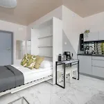 Underground Level Close To The Market Square In By Renters 波兹南