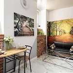 Underground Level Close To The Market Square In By Renters * 波兹南