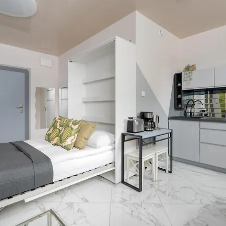 Underground Level Close To The Market Square In By Renters بوزنان