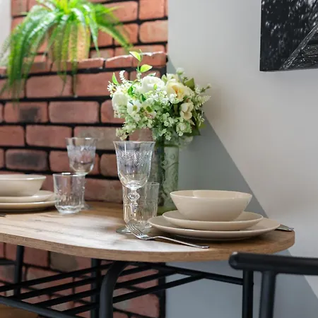 شقة Underground Level Close To The Market Square In By Renters *