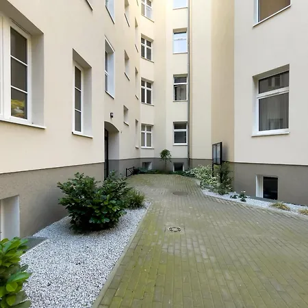 Appartamento Underground Level Close To The Market Square In By Renters