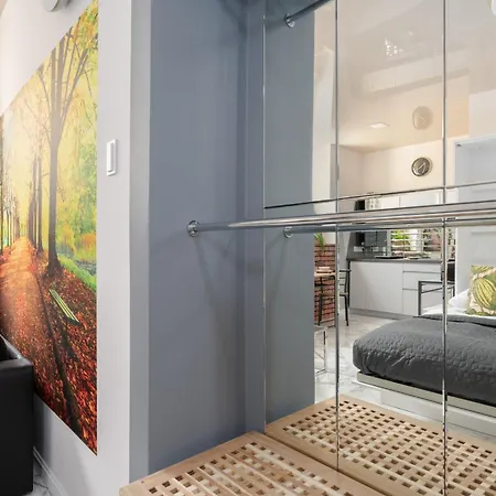 Underground Level Close To The Market Square In By Renters アパート