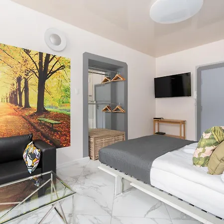 Appartamento Underground Level Close To The Market Square In By Renters *