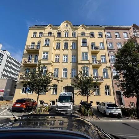 Underground Level Close To The Market Square In By Renters شقة بوزنان