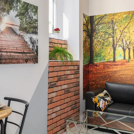 Underground Level Close To The Market Square In By Renters شقة *