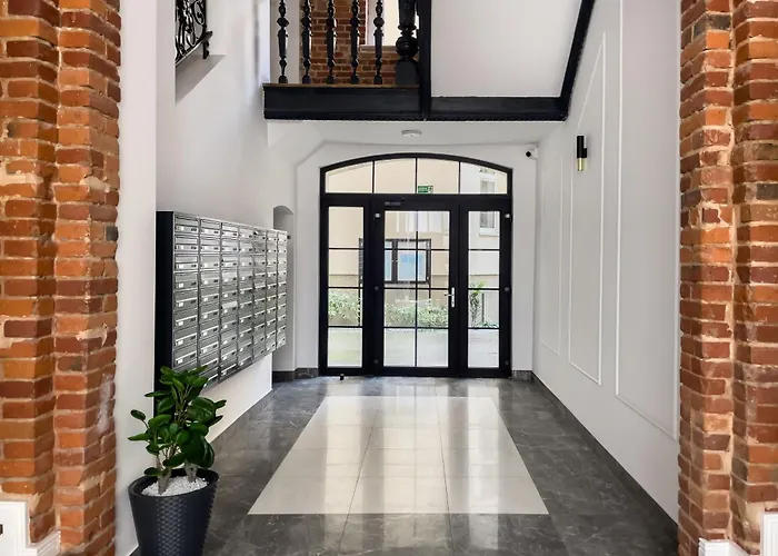 Underground Level Close To The Market Square In By Renters Apartment *